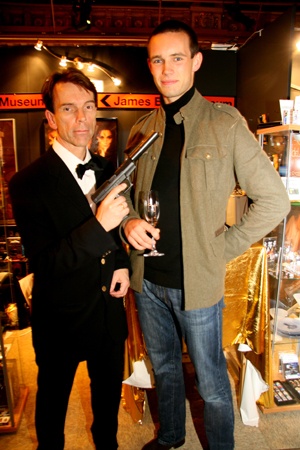  James Bond (Gunnar Schfer)  och Fredrik Wndurp  frn  James Bond museet p Berns salonger i Stockholm 20071012    http://www.stureplan.se/articles/5936/   foto karina@stureplan.se Karina Ljungdahl 