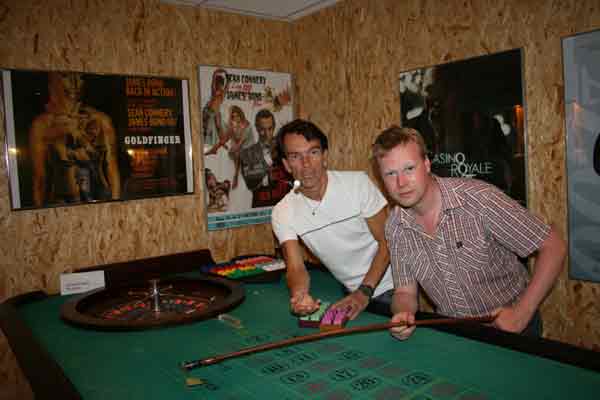 Bond...James Bond och Glans...Johan Glans spelar roulette