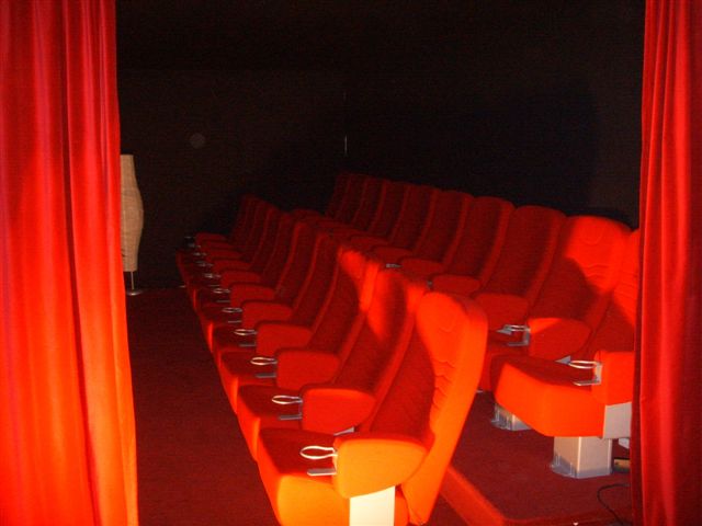 PREMIERE 1 CINEMA CHAIR   Italien designad by Paolo Favoretto. Design: P.Favaretto och G. Brigato