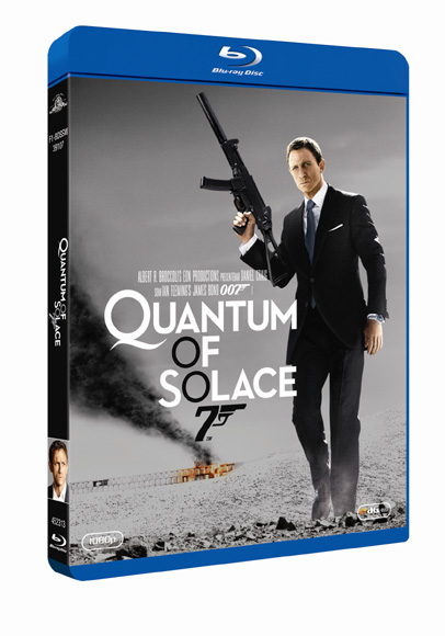 "Quantum of Solace" tar vid dr det actionspckade ventyret med Bond, "Casino Royale" slutade. Efter att ha blivit frrd av Vesper, kvinnan han lskade, kmpar Bond fr att inte gra sitt nsta uppdrag personligt. Men under frhren med Mr White (Jesper Christensen) avsljar han fr Bond och M att organisationen som utpressade Vesper r mer invecklad och farlig n ngon kunnat frestllt sig. 