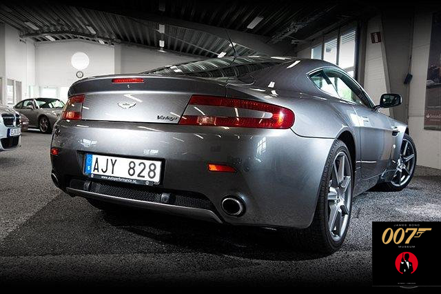 Aston Martin 007 JB  Aston Martin Vantage V8  -07 James Bond 007 Museum Nybro Sweden