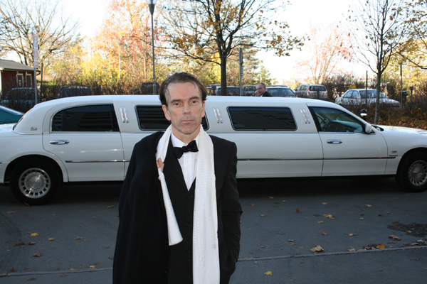 James Bond till Rigoletto fr Quantum of Solace p Rigoletto i Stockholm  Vit Limousine, vid ankomst till James Bond filmen 