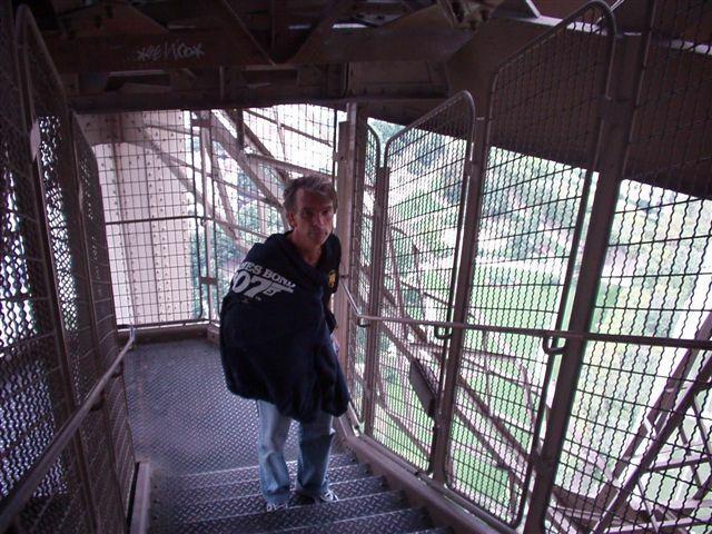 Gunnar in Eifeltower from  A VIEW TO A KILL FROM 1985