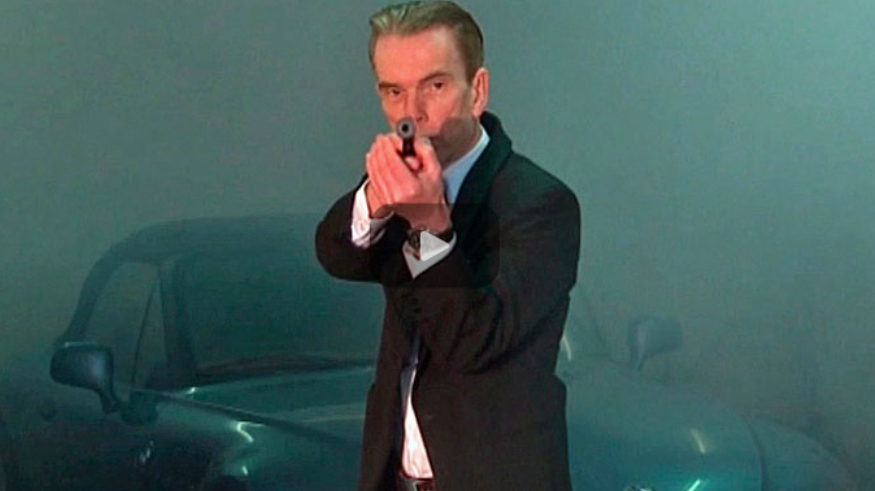 Agenten James Bond har aldrig varit i Nybro men nu är 007 där i form av ett museum. Bakom ligger Gunnar James Bond Schäfer som blandannat visar upp BMW Z3 från ”Golden Eye”