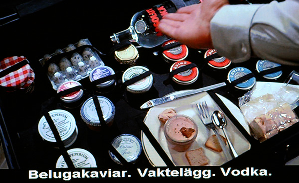 En scen med Svenska Absolut Vodka som frekommer som sponsor i Never Say Never Again  Med Sean Connery som Agent 007 James Bond