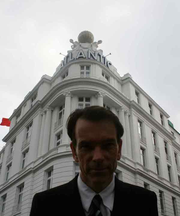 In the front of Hotel Atlantic Kempinski  Hamburg  James Bond,  behind scenes from Tomorrow Never Dies were filmed 