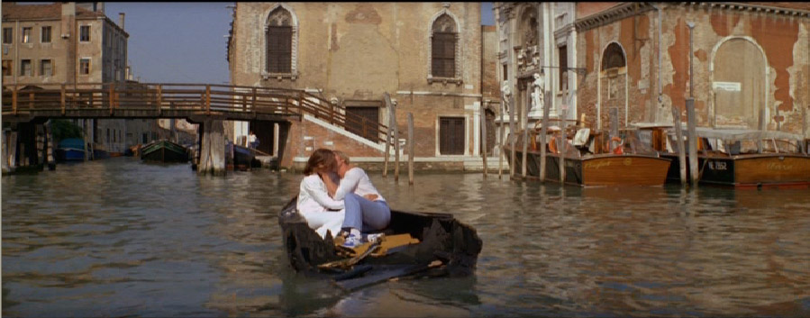 In Moonraker. Venice canals by gondola, which is divided into two parts, as a loving couple did not notice anything,,.