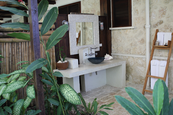 Ian Flemings bathroom Goldeneye villa