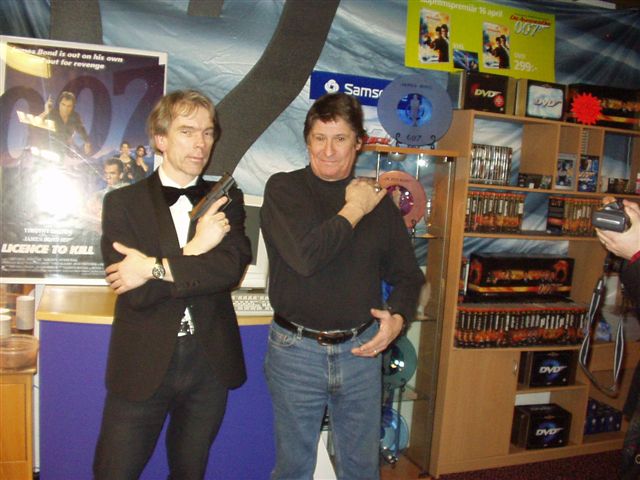  Lars Lundgren and Gunnar Schfer in 007 museum Nybro