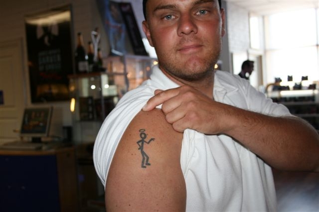 Tatueringar finns det mnga av och att f sin favorit tatuerad p sin arm r vl inget, men Roland Eliasson  kom frn Mlndal ver dagen med sin familj och visade stolt upp sitt helgon.